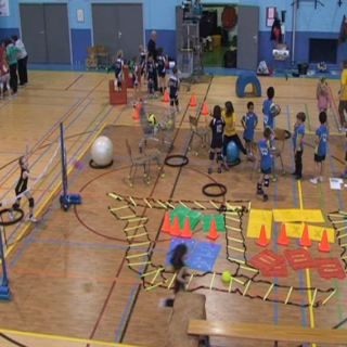 Modules de découverte des trois techniques de base pour enfants de 6 à 8 ans.